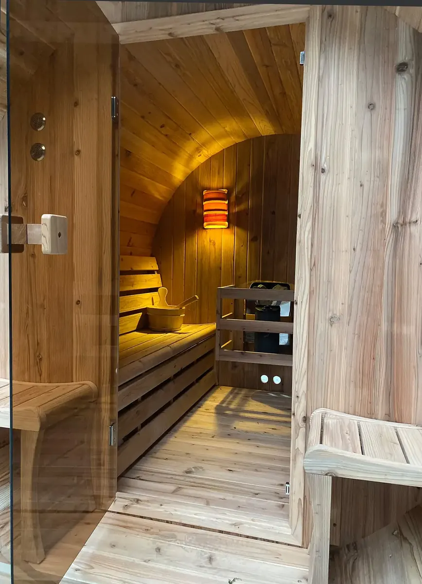 Sauna extérieur tonneau en bois vue 04