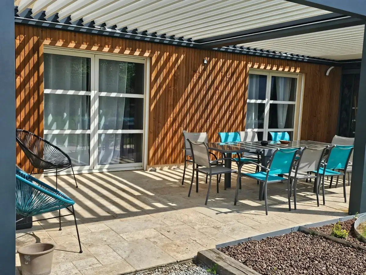 Bardage bois avec terrasse extérieure
